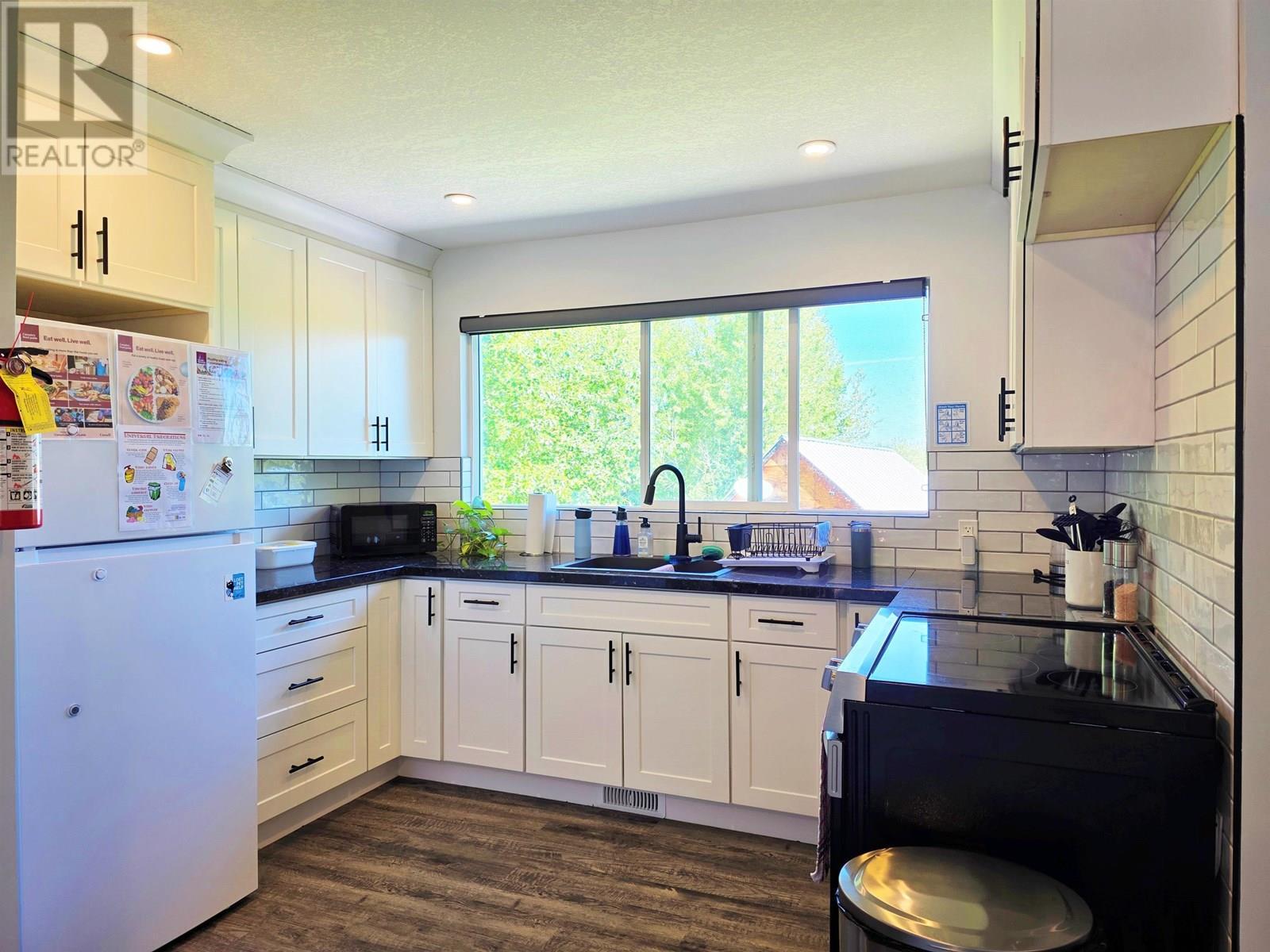 Property Photo:  672 Westland Road  BC V2J 4R6 