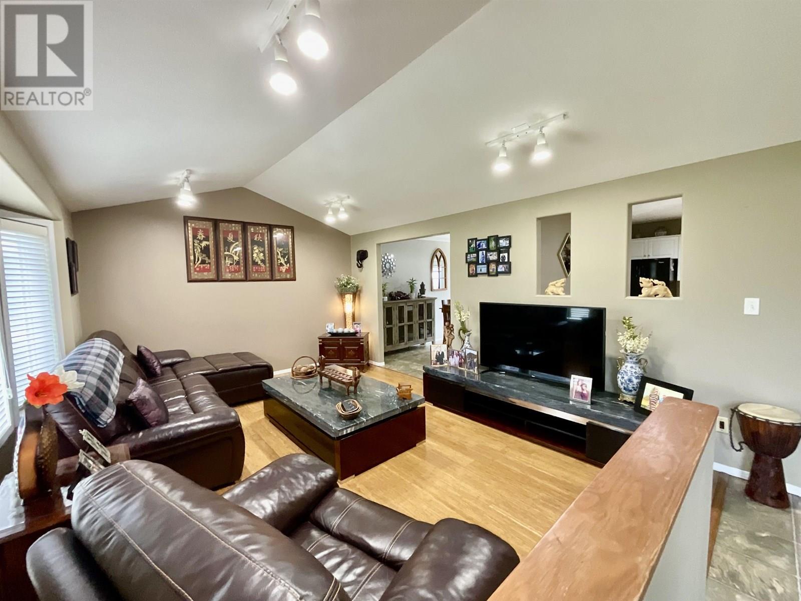 Photo de la propriété: 2802 Otter Road BC V2J 6L4
