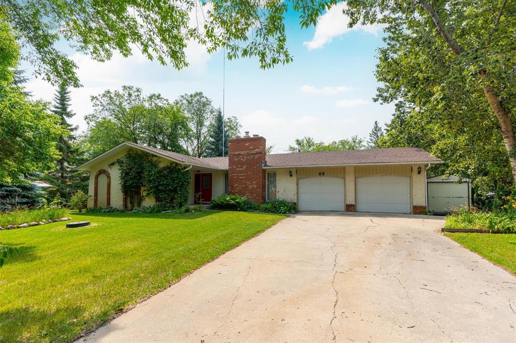 Property Photo:  68 Oakview Avenue  MB R5G 1H2 