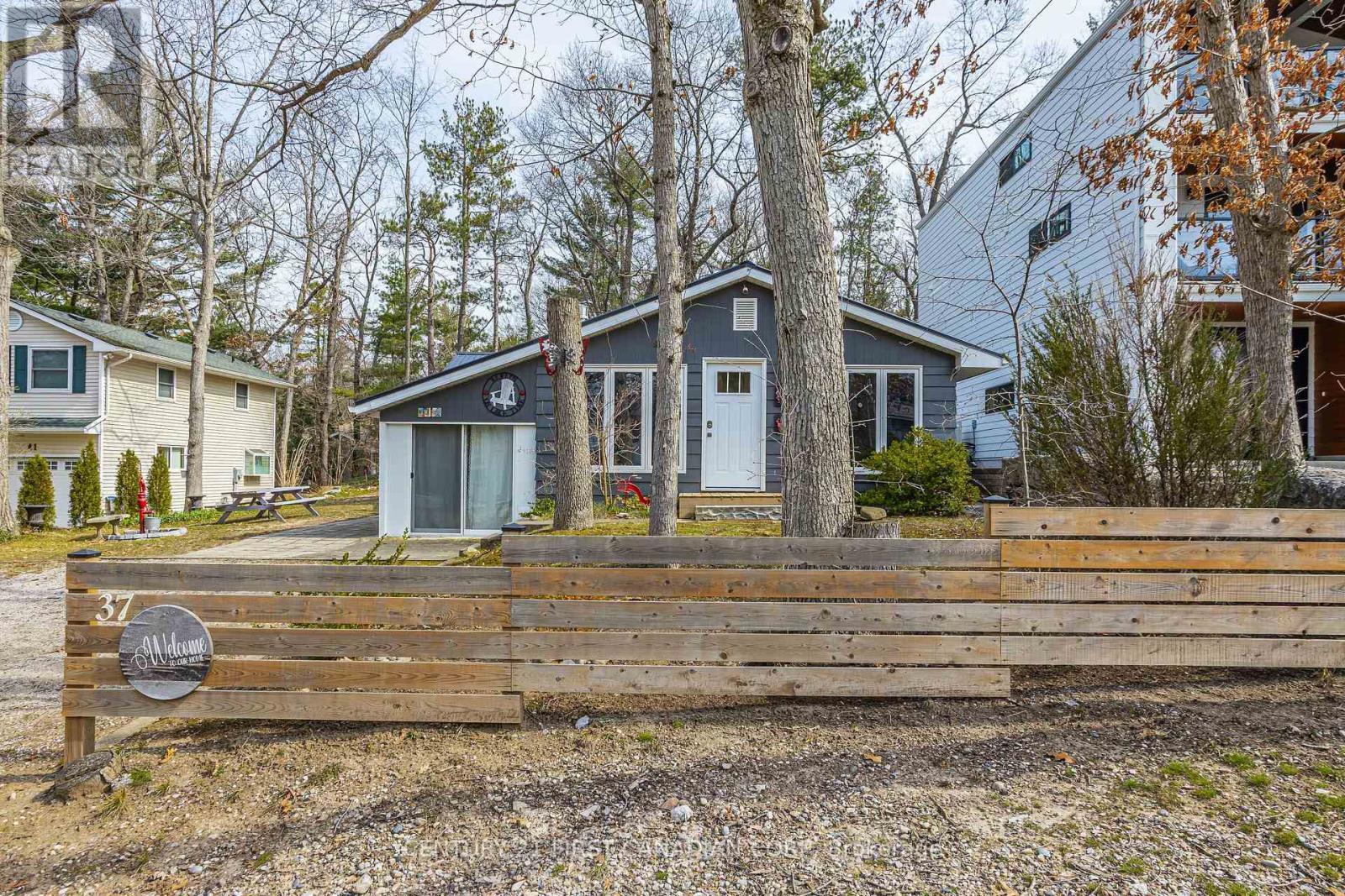 Property Photo:  37 Walker Street  ON N0M 1T0 