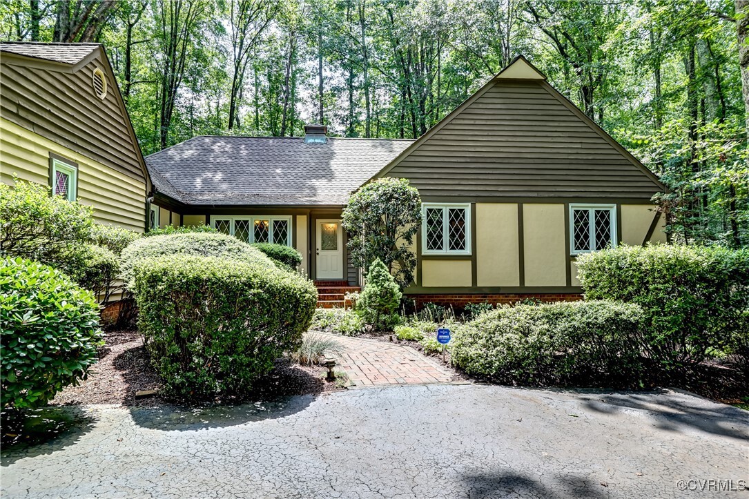 Property Photo: 2440 Camelback Road VA 23236