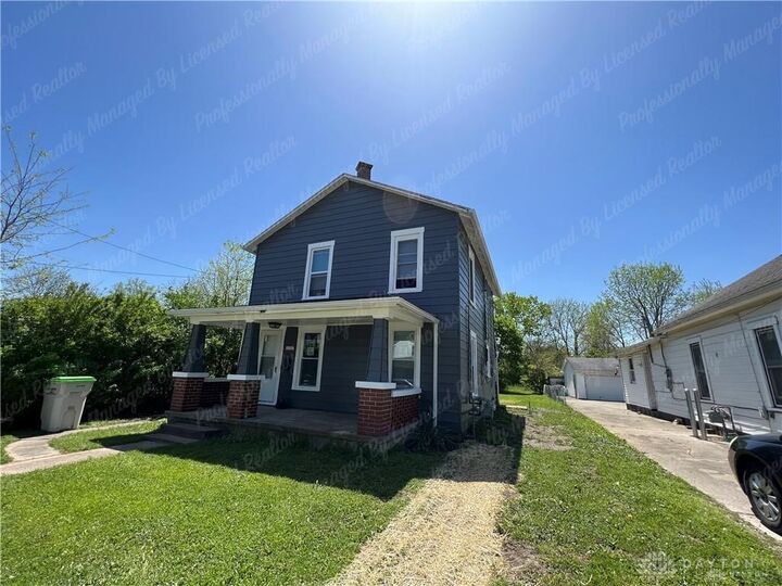 Property Photo: 1237 Innisfallen Avenue 1/2 OH 45506