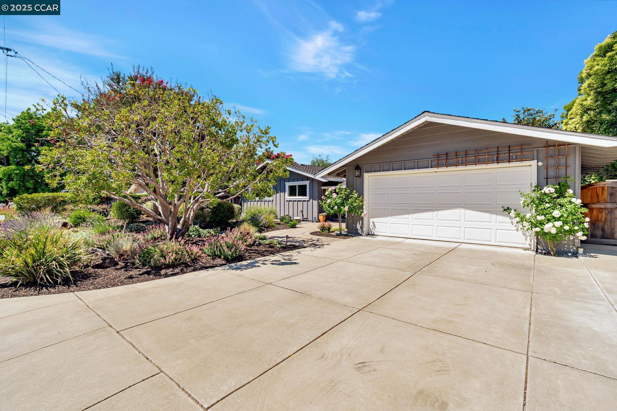 Property Photo: 43 Wandel Dr CA 94556