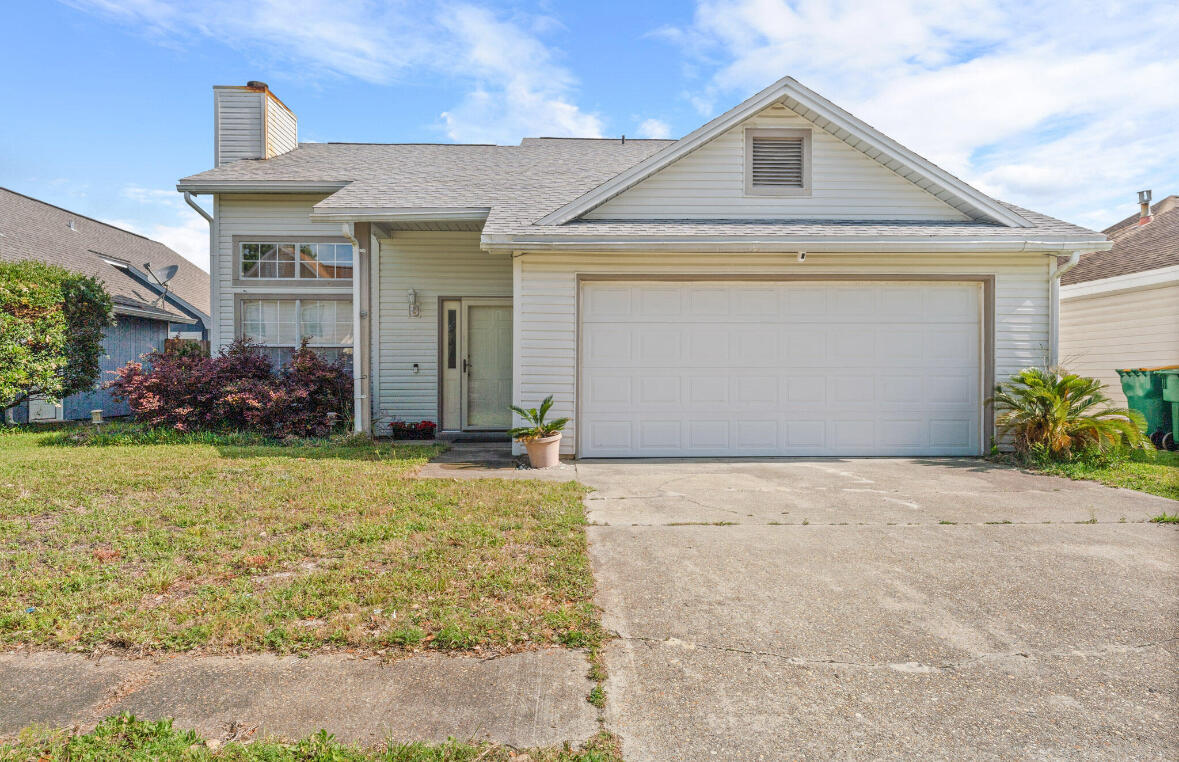 Property Photo: 509 Woodland Park Circle FL 32569