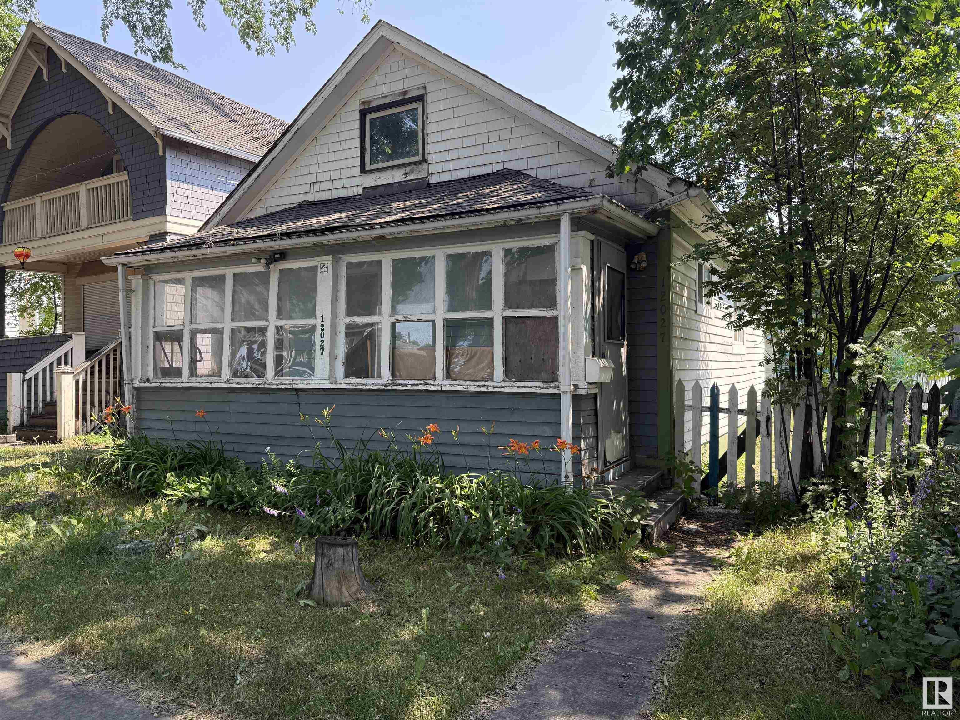 12027 93 Street NW  Edmonton AB T5G 1E7 photo