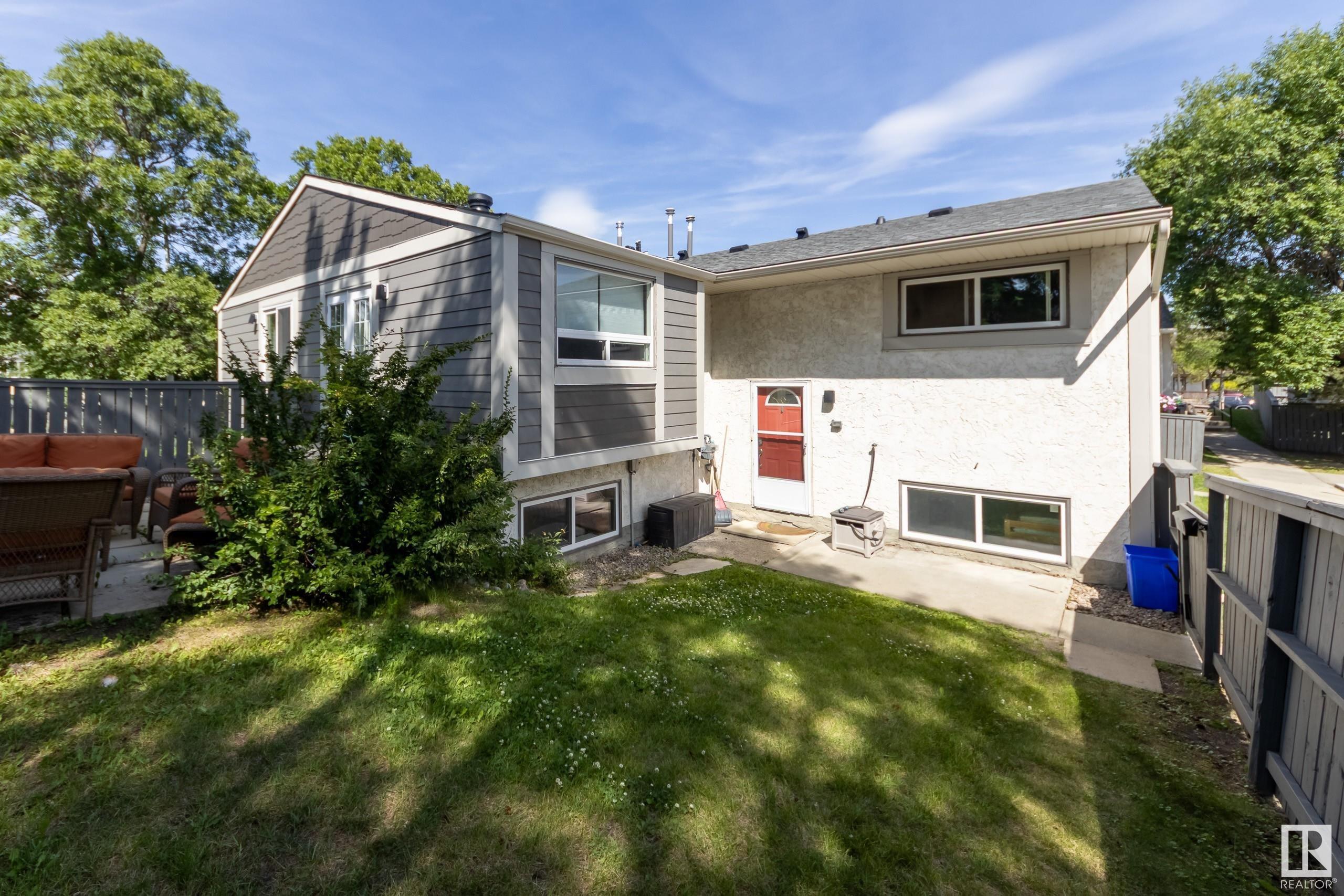 315 Willow Court NW  Edmonton AB T5T 2K7 photo