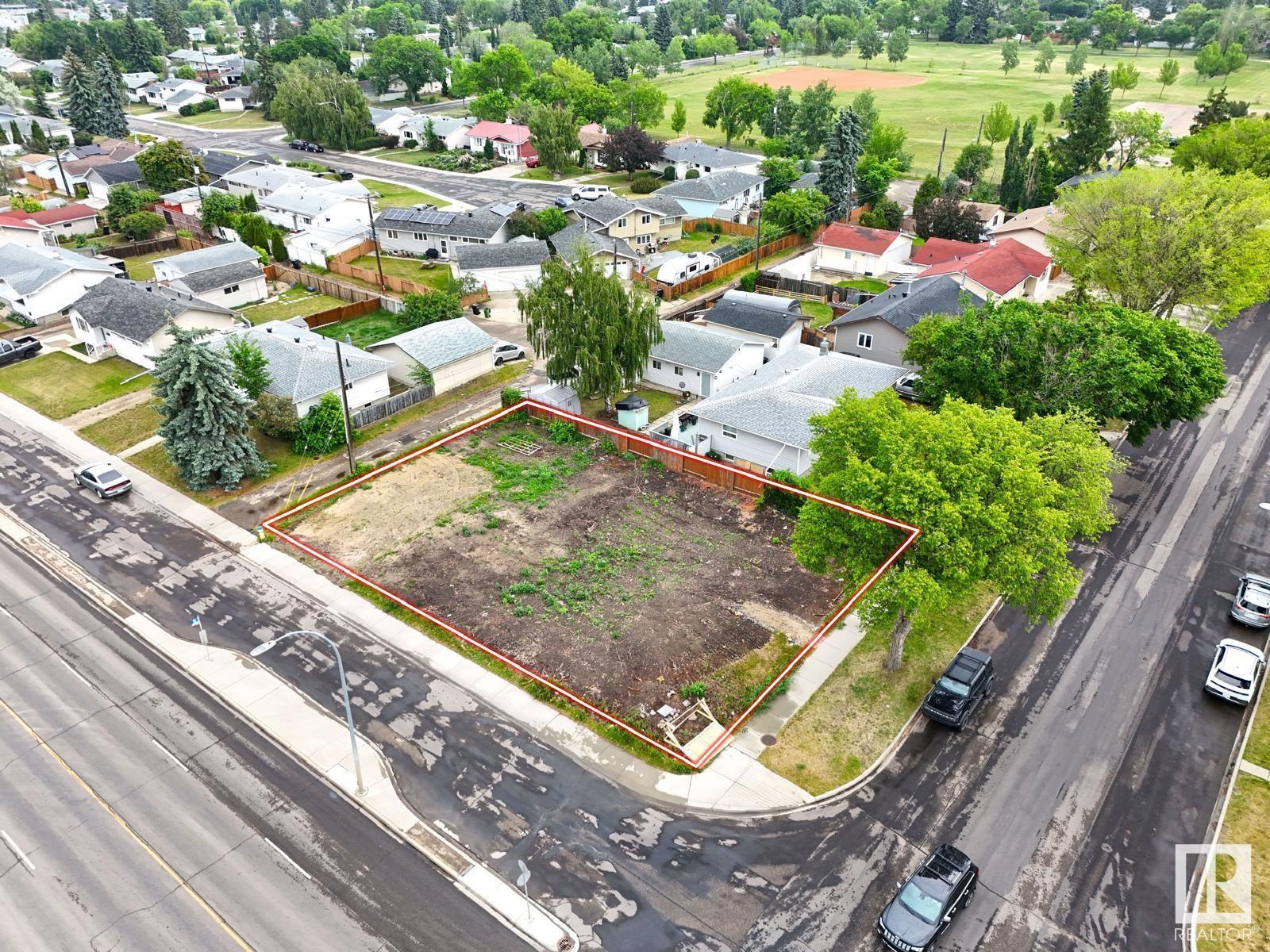 Property Photo:  16222 92 Avenue NW  AB T5R 5C6 