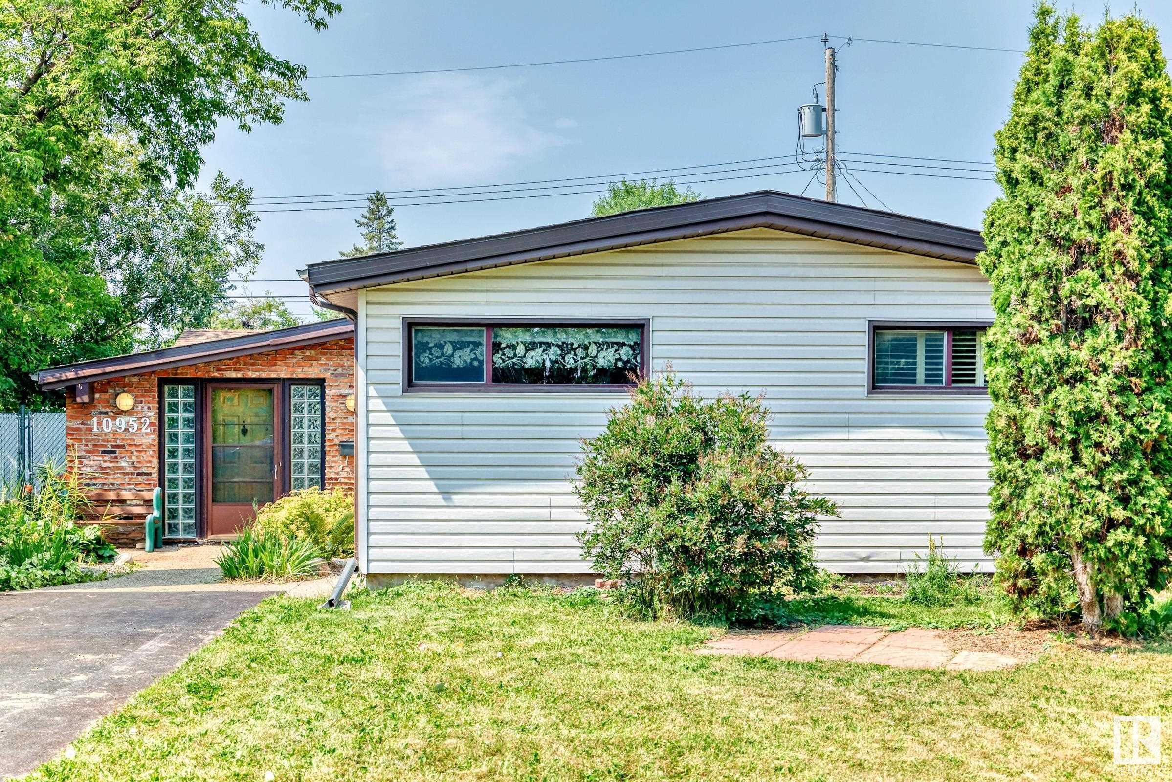Property Photo:  10952 157 Street NW  AB T5P 2W3 