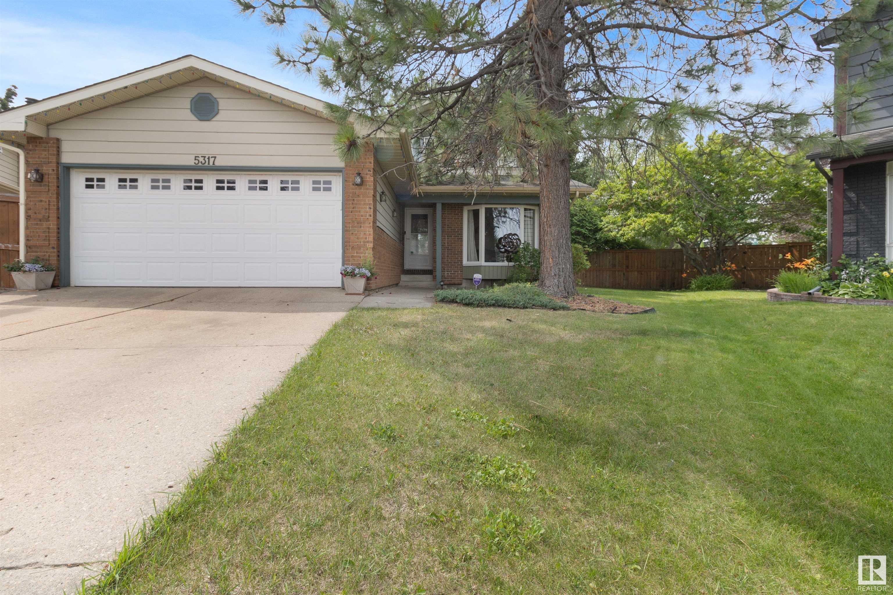 Property Photo:  5317 38A Avenue NW  AB T6L 2J4 