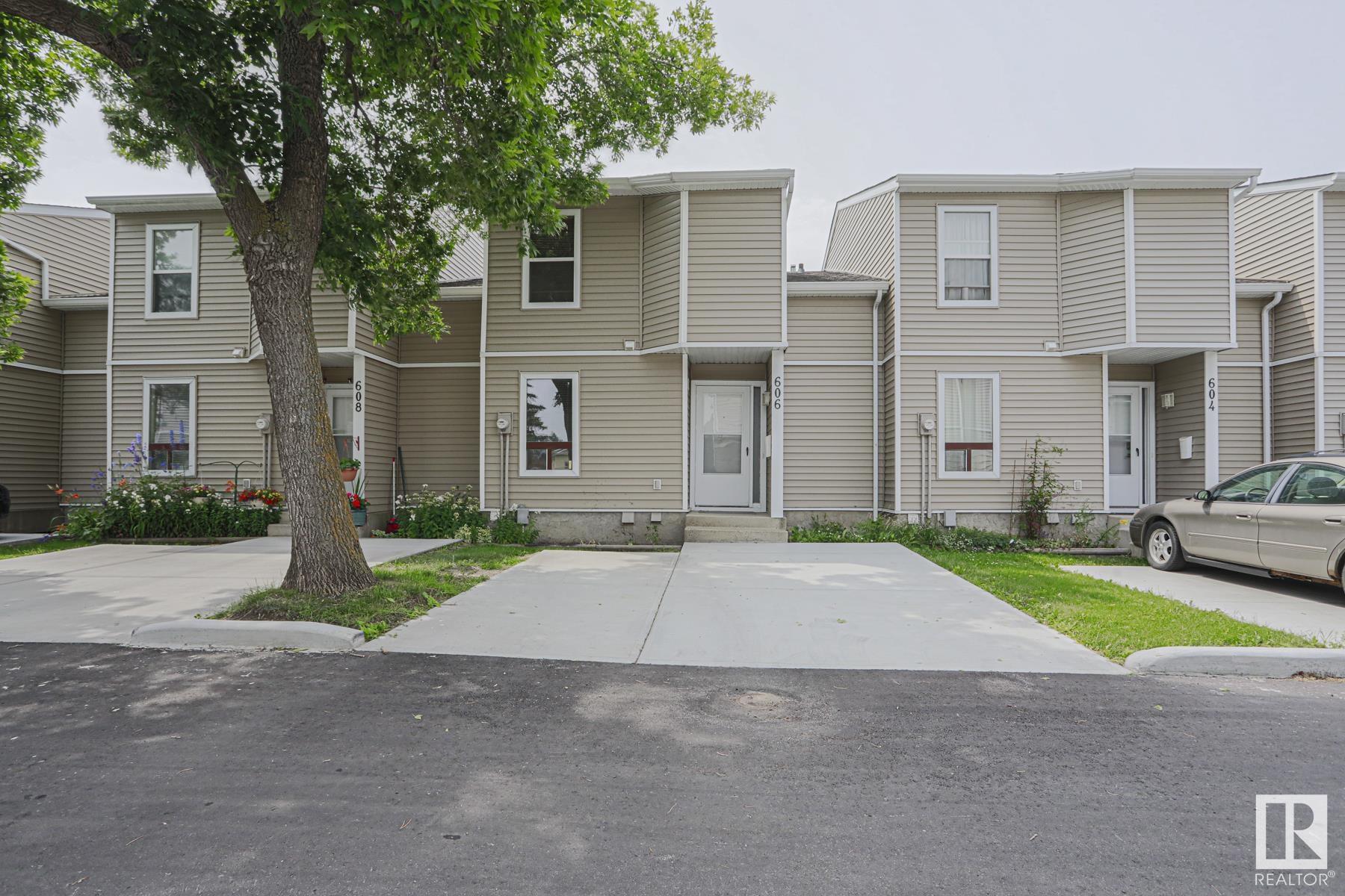 606 Saddleback Road NW  Edmonton AB T6J 4Z3 photo