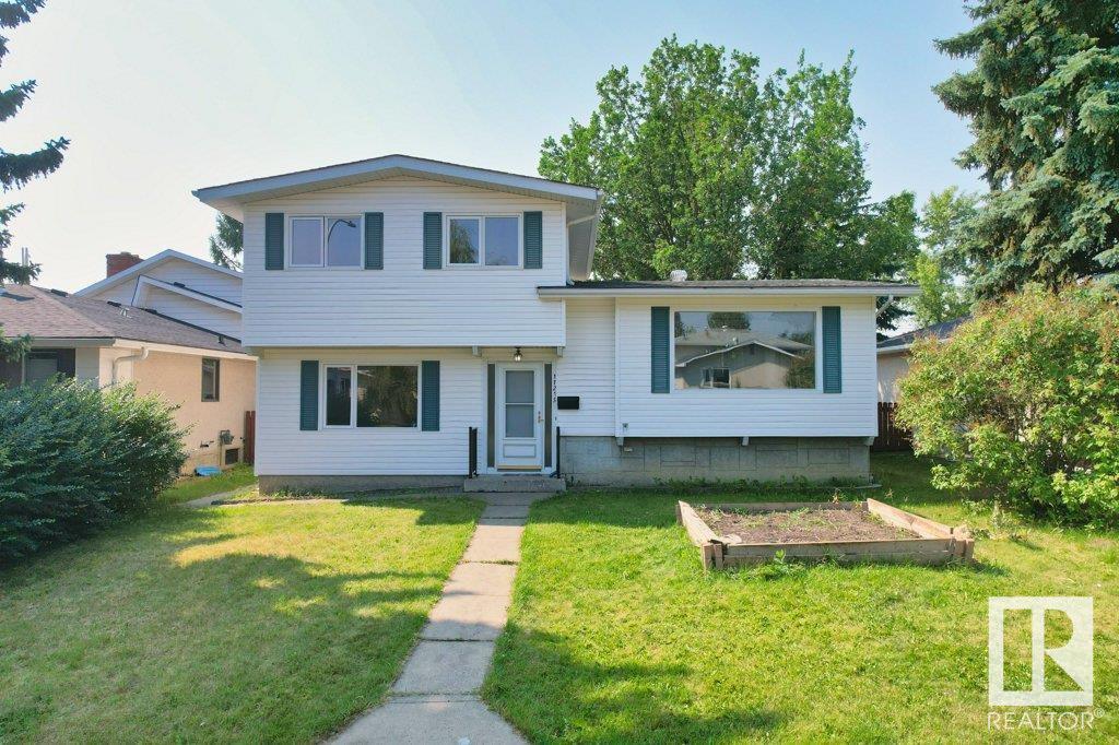 Property Photo: 11215 35A Avenue NW AB T6J 0A7
