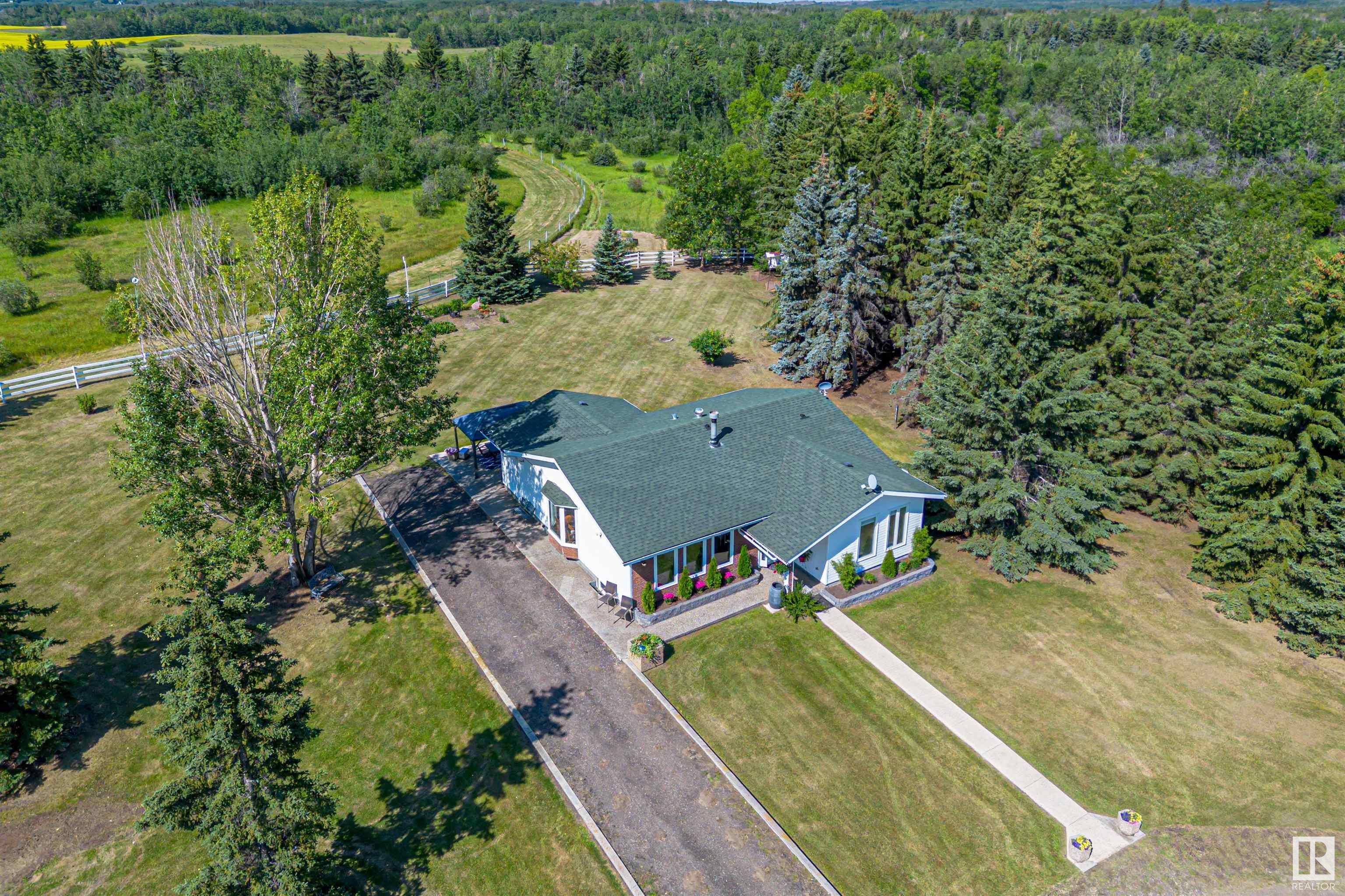 Photo de la propriété: 21341 Twp Road 534 AB T8G 2B2