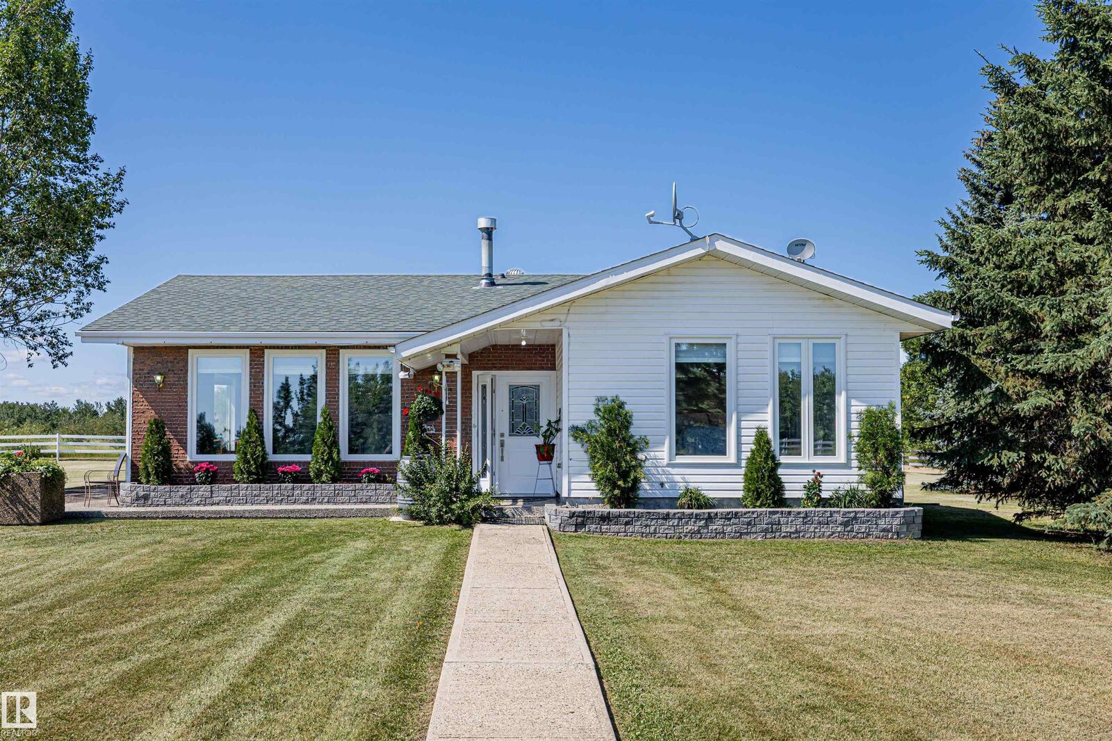 Property Photo: 21341 Twp Road 534 AB T8G 2B2