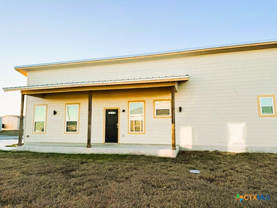 Property Photo:  427 Pintail Loop  TX 78666 