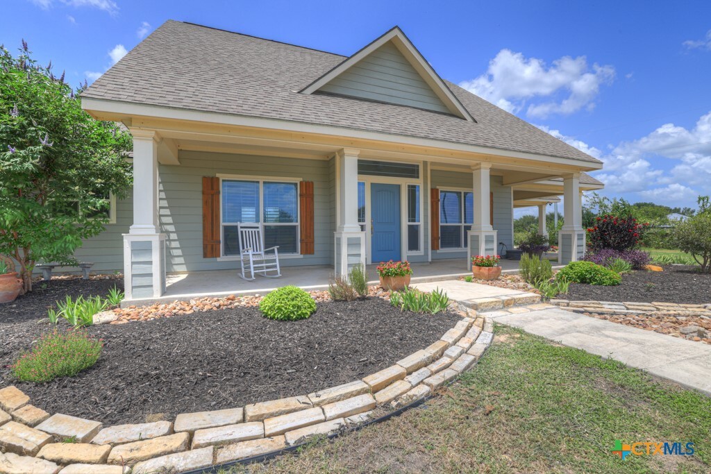Property Photo:  2048 E Martindale Road  TX 78155 