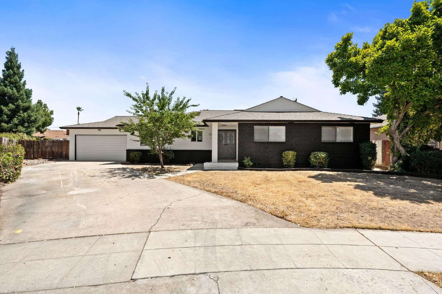 Property Photo:  5680 N Augusta Street  CA 93710 