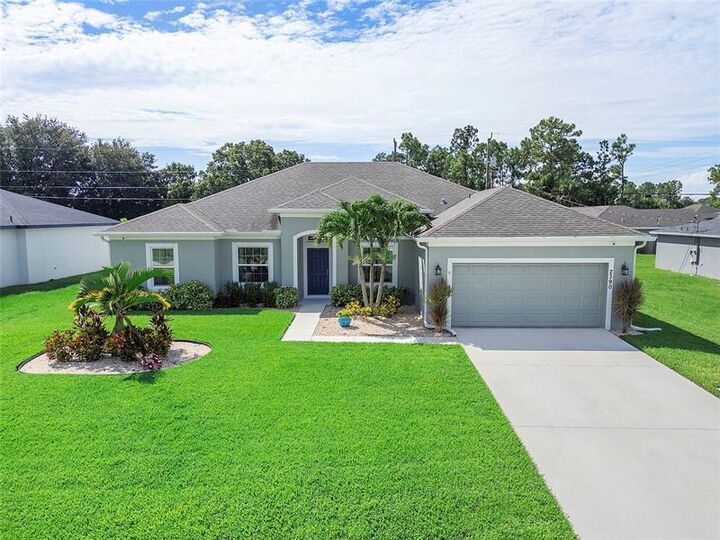 Property Photo: 2390 SW Salmon Rd FL 34953