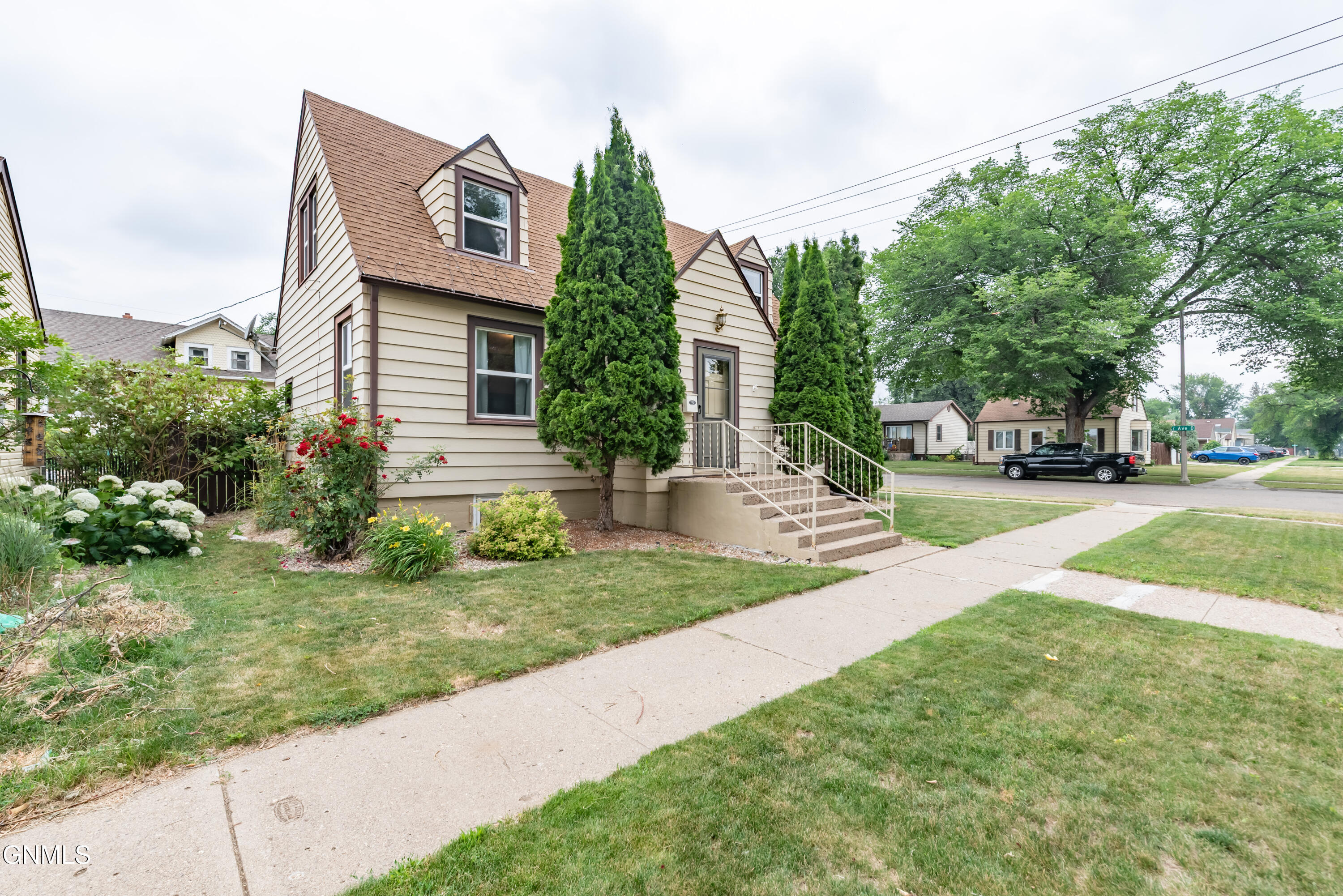Property Photo:  722 N 17th Street  ND 58501 