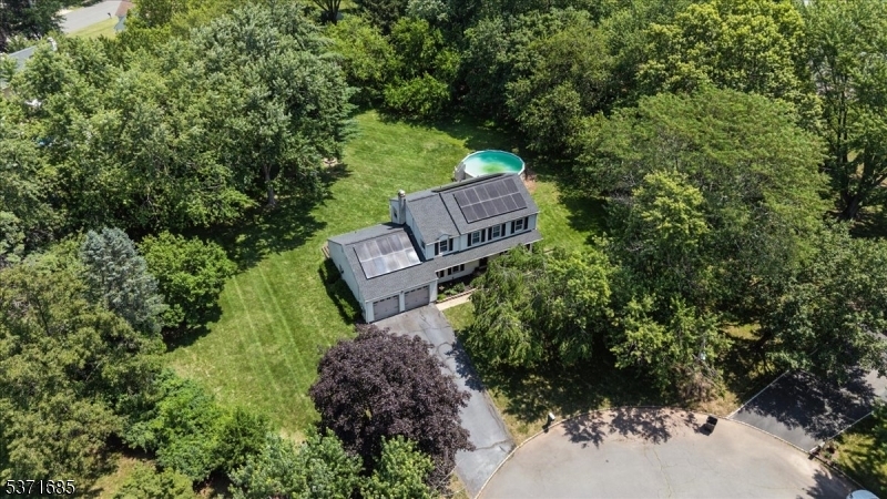 Property Photo:  8 Grafton Ct  NJ 08844 