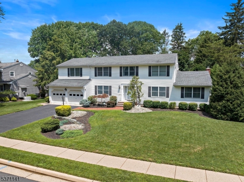 Property Photo:  18 Mulberry Ln  NJ 08820 