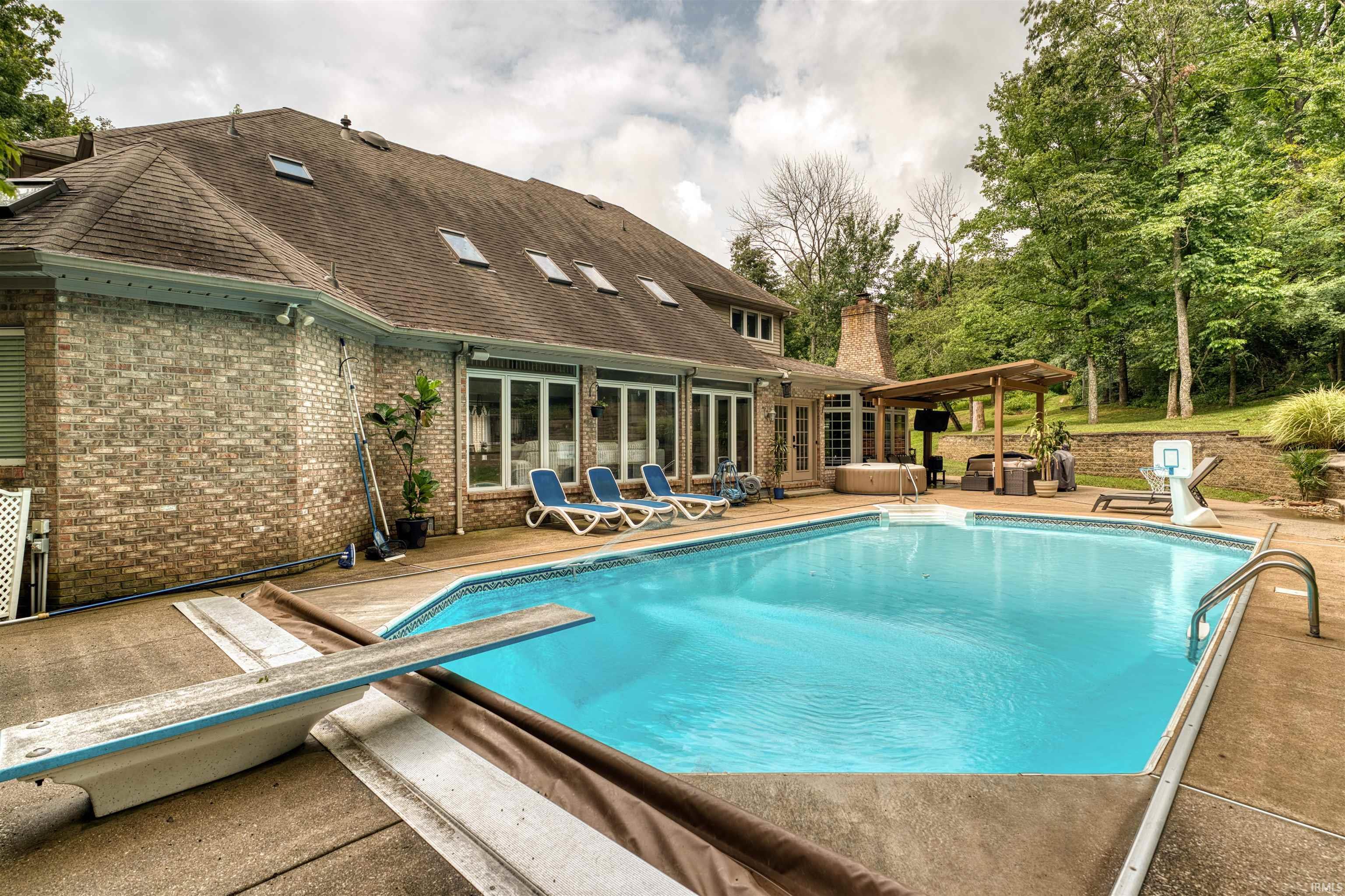 Property Photo: 1000 Hunter Boulevard IN 47601