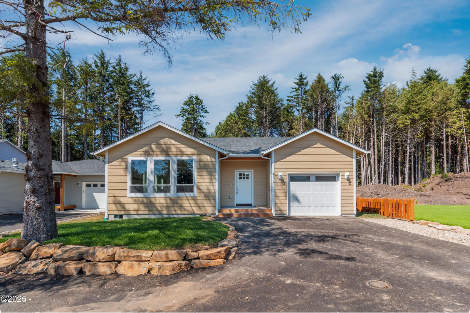 Property Photo:  443 SE Winchell Street  OR 97341 