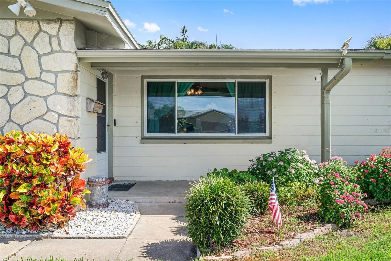 Property Photo: 2587 60th Avenue S FL 33712