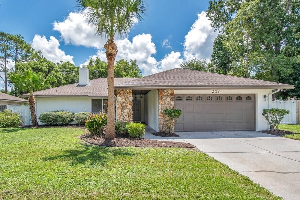 Property Photo: 209 Twelve League Circle FL 32707