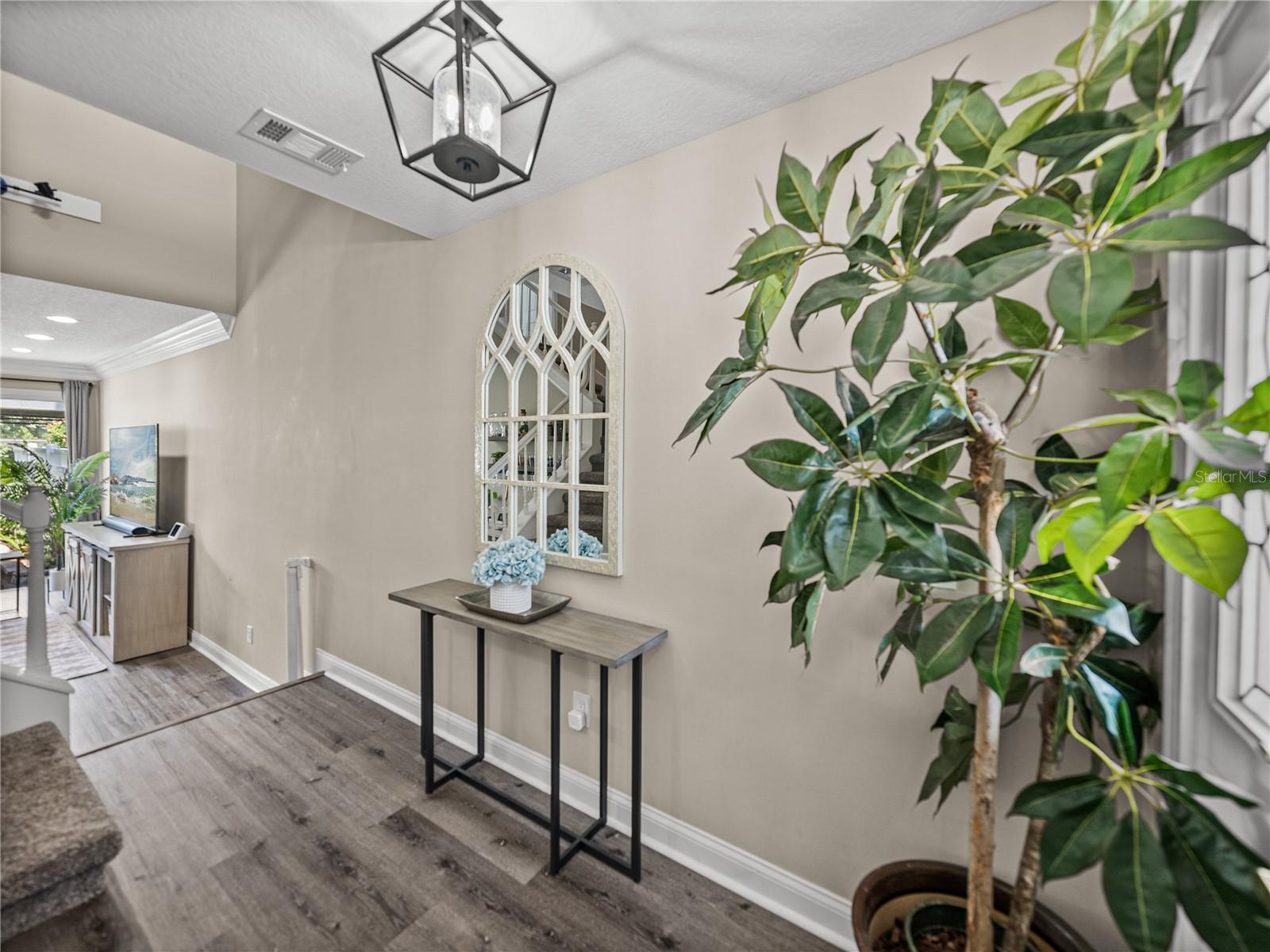 Property Photo:  2525 W Maryland Avenue B  FL 33629 