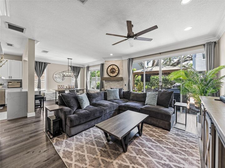 Property Photo:  2525 W Maryland Avenue B  FL 33629 