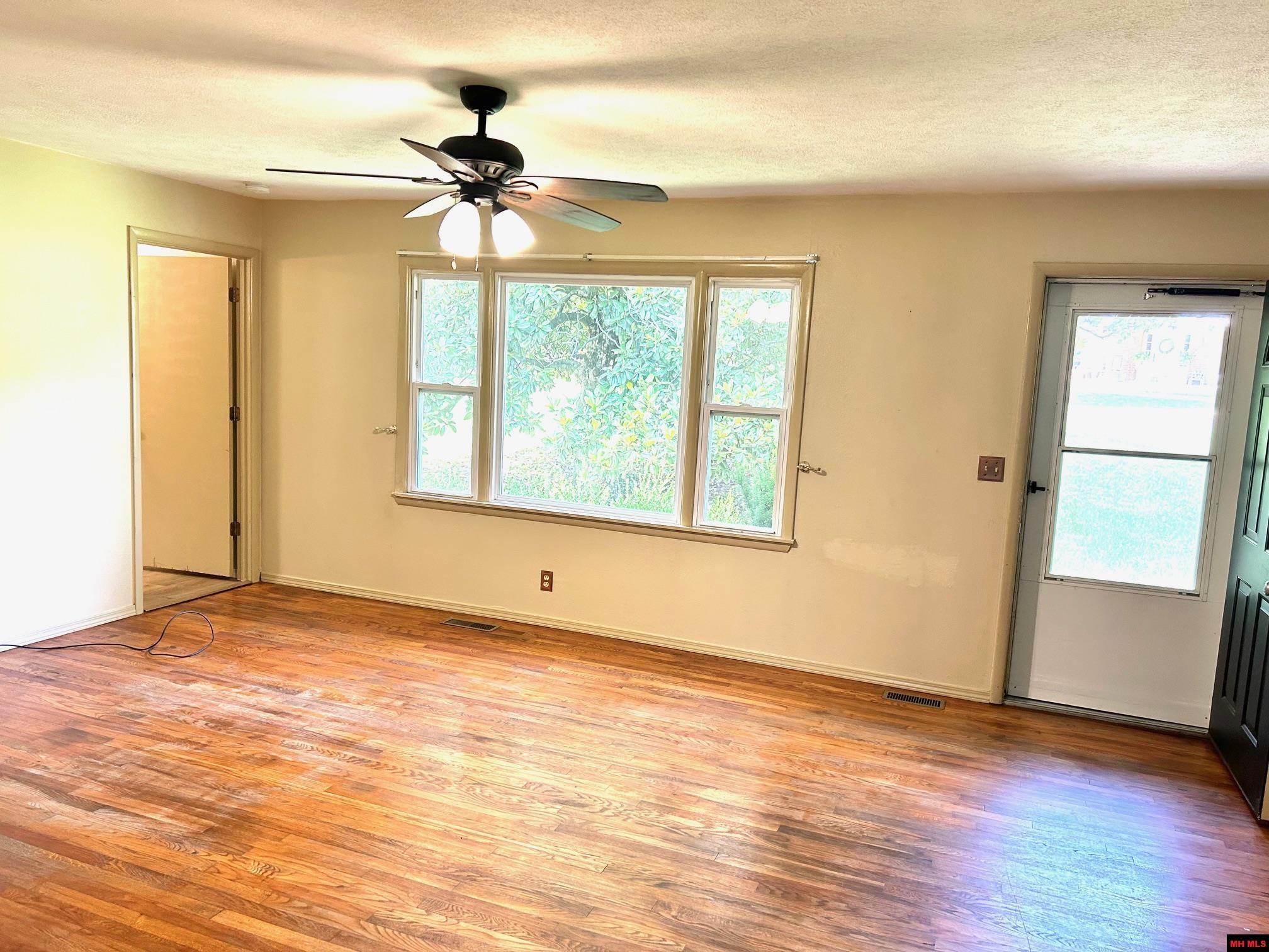 Property Photo: 802 E 6th Street AR 72653