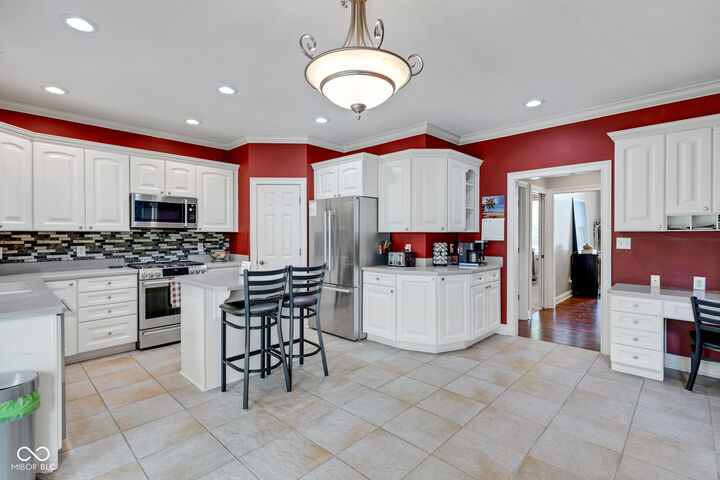 Property Photo:  7115 Franklin Parke Boulevard  IN 46259 
