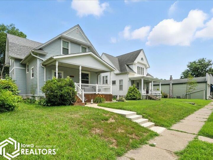 Property Photo: 418 S Leebrick Street IA 52601