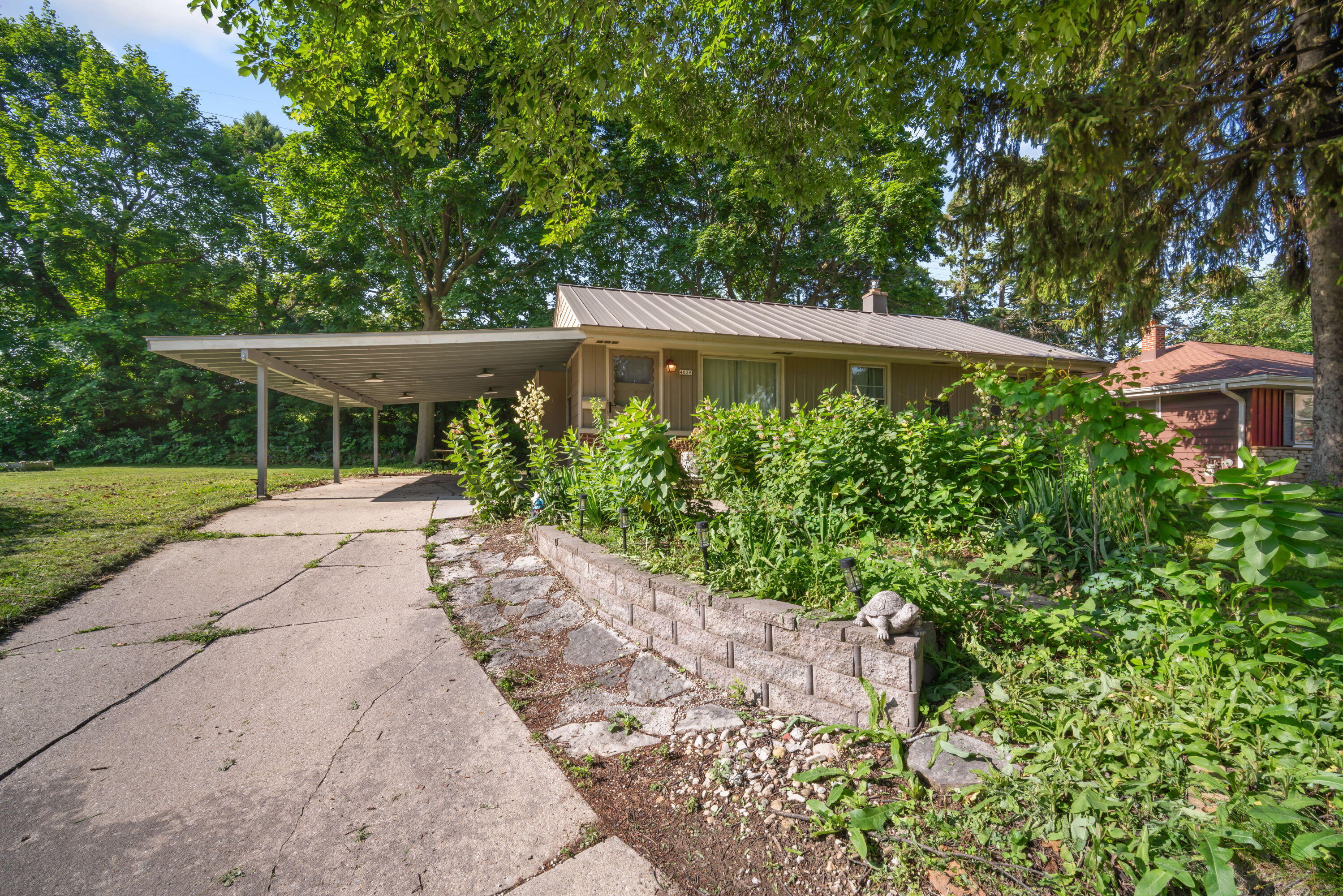 Property Photo: 4026 S Logan Ct WI 53207