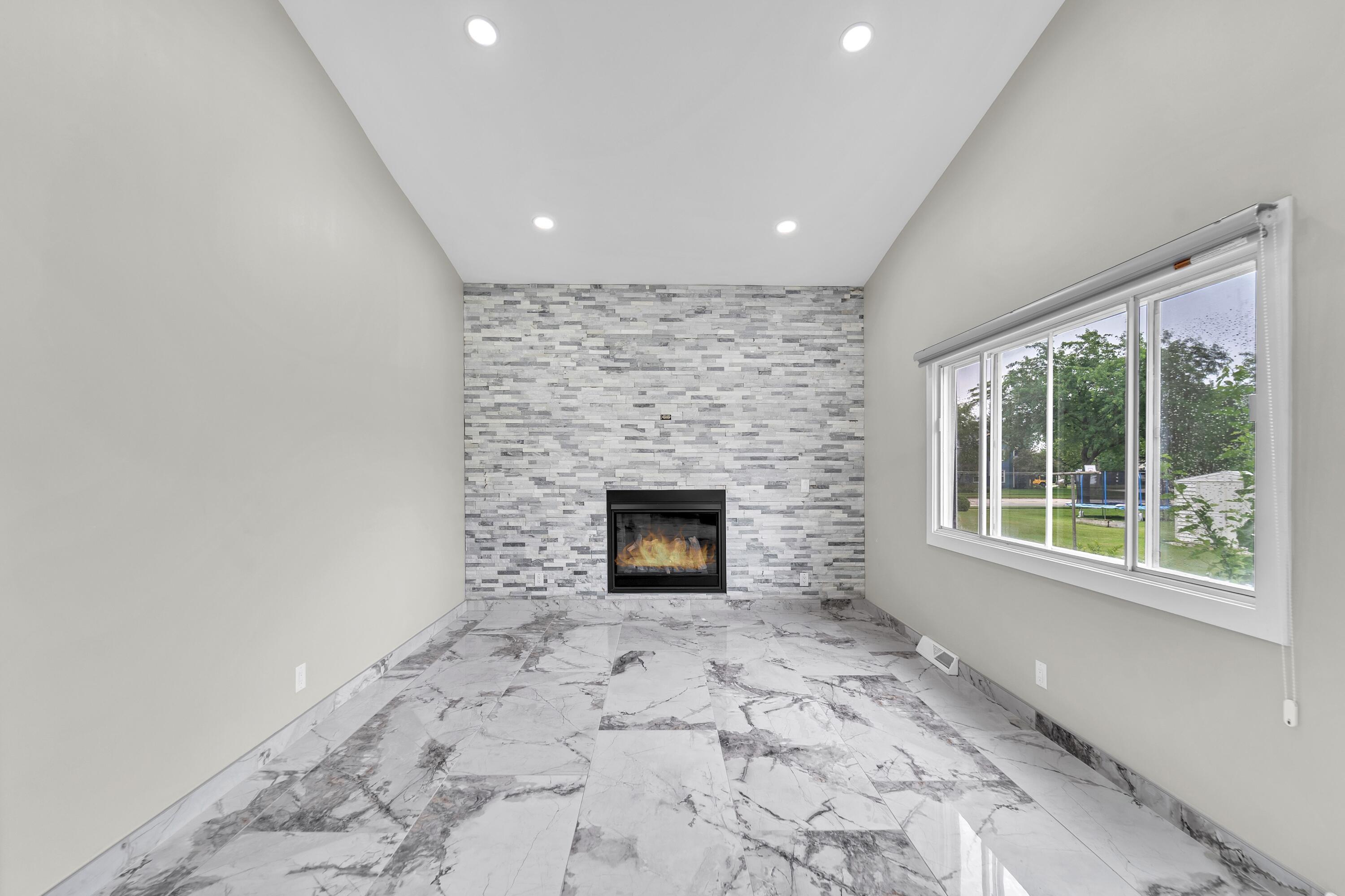 Property Photo:  711 E Mary Ln  WI 53154 