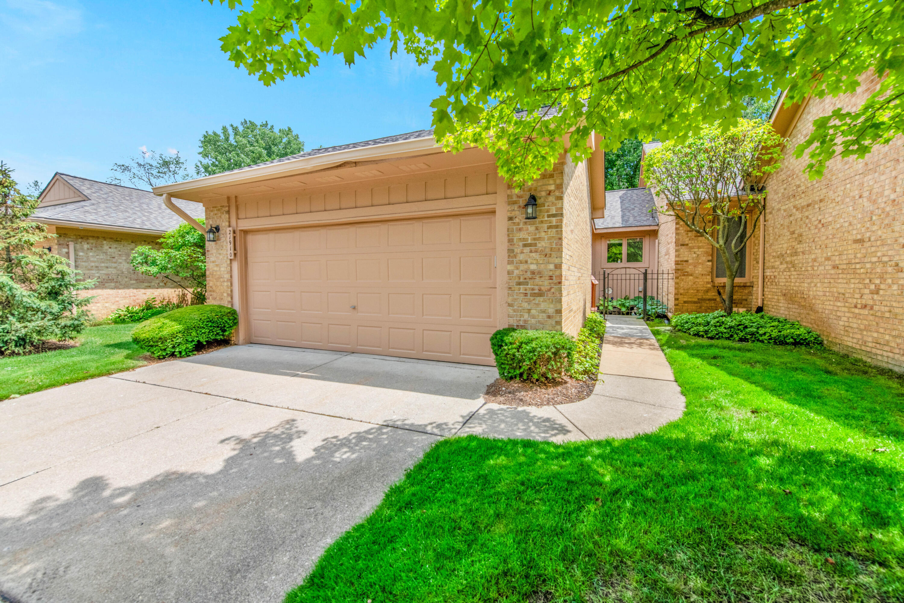 21910 River Ridge Trail  Farmington Hills MI 48335 photo