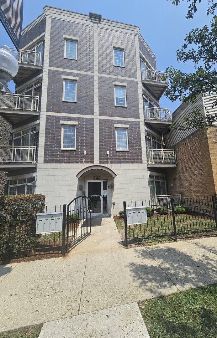 Property Photo: 7930 W Grand Avenue 2E IL 60707