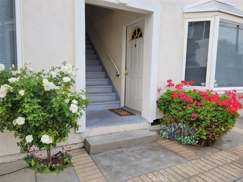 Property Photo: 14701 Dickens Street CA 91403