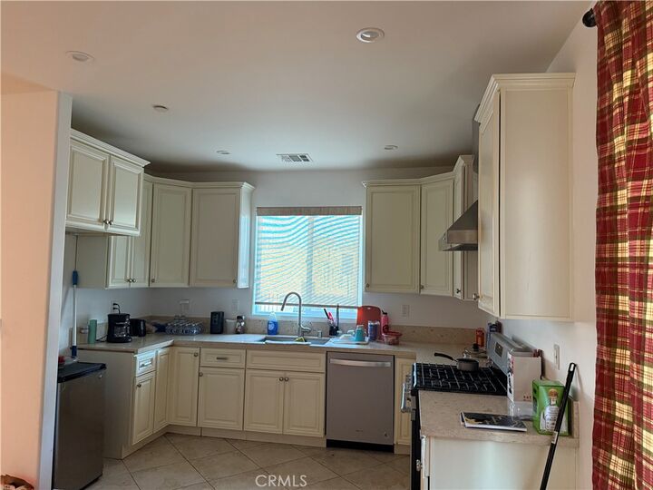 Property Photo: 10845 Vinedale Street CA 91352
