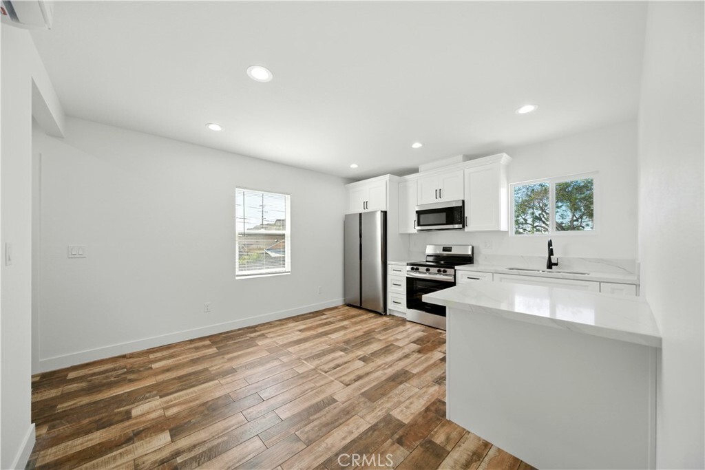 Property Photo:  521 78th W  CA 90044 