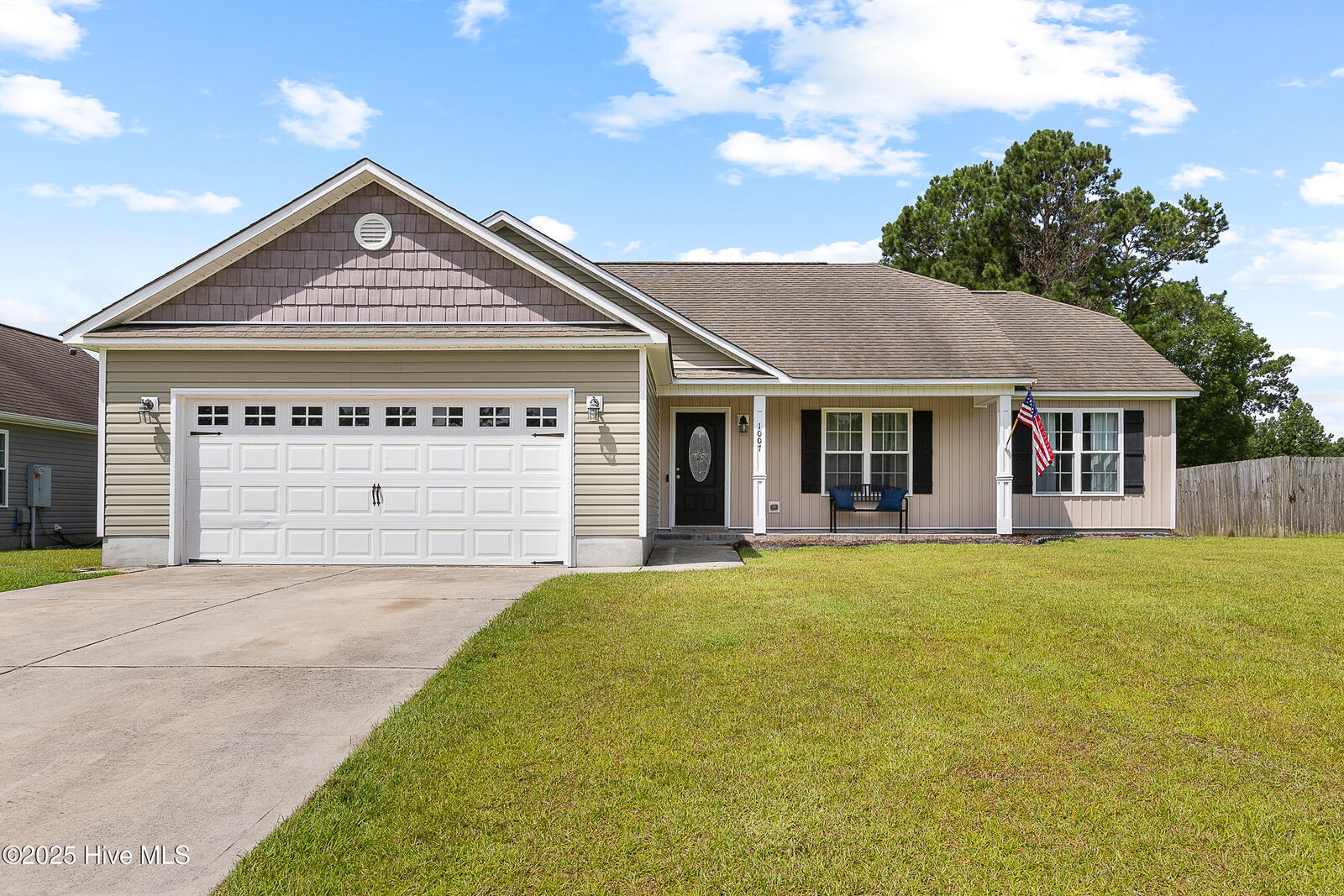 Property Photo:  1007 Ponderosa Place  NC 28546 