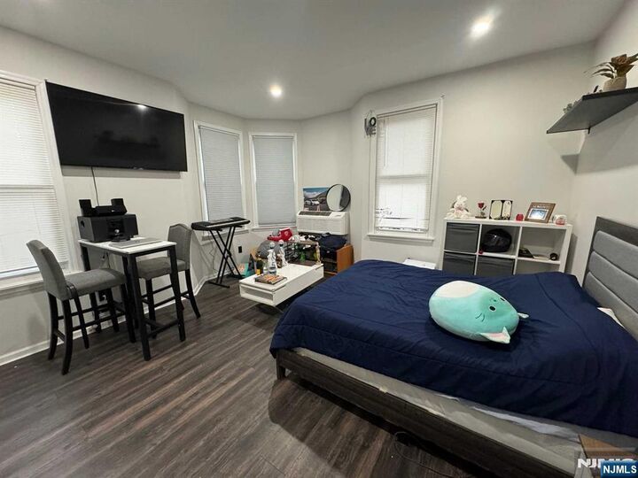 Property Photo:  40 Washington Avenue 3B  NJ 07109 