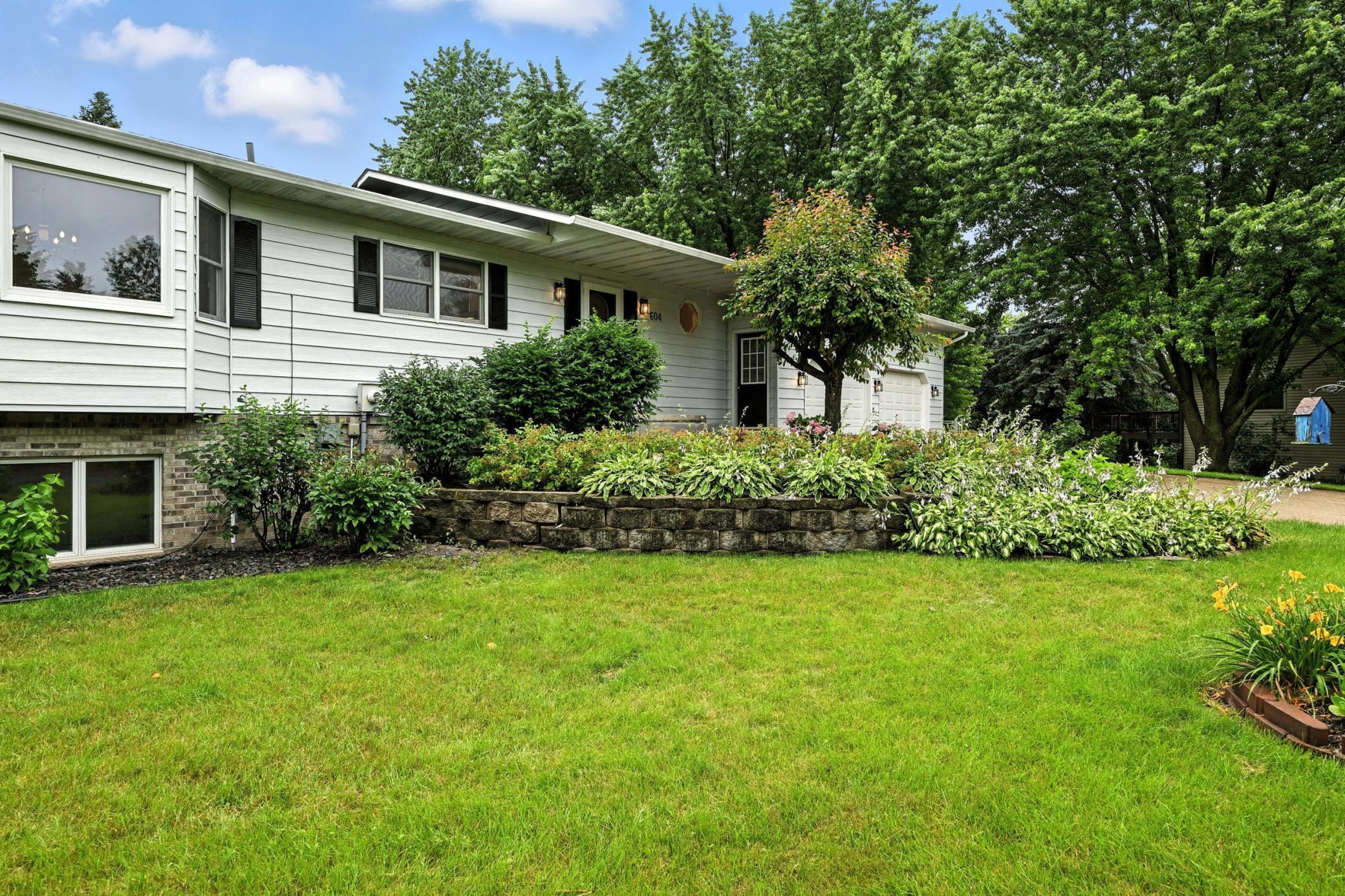 Property Photo:  604 Valley View Lane  MN 55388 