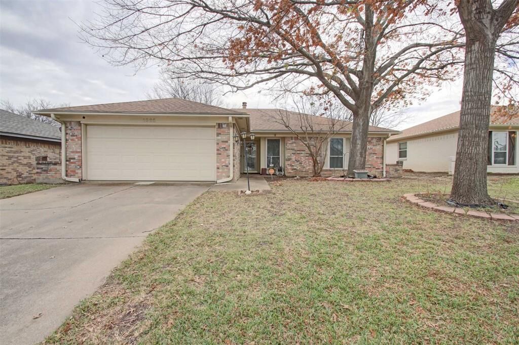 Property Photo:  1325 N Creek Drive  TX 76179 