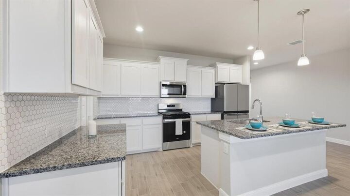 Property Photo:  1913 Heritage Court  TX 76033
