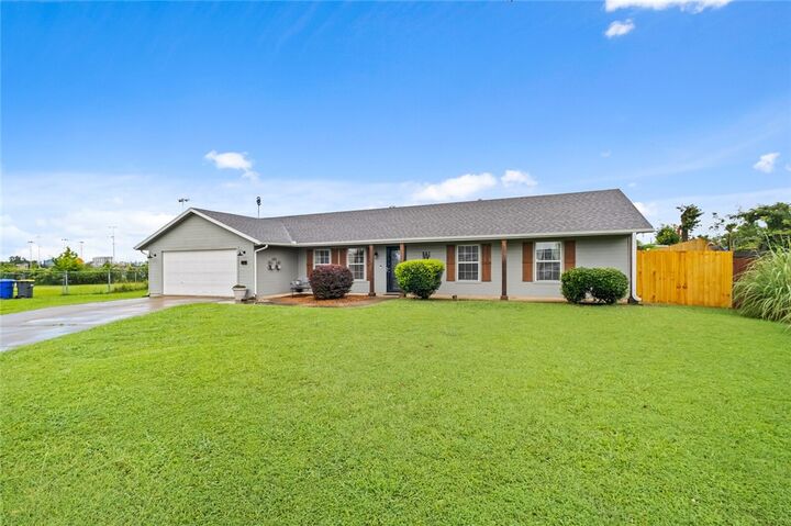 Property Photo: 821 N 12th Terrace AR 72756