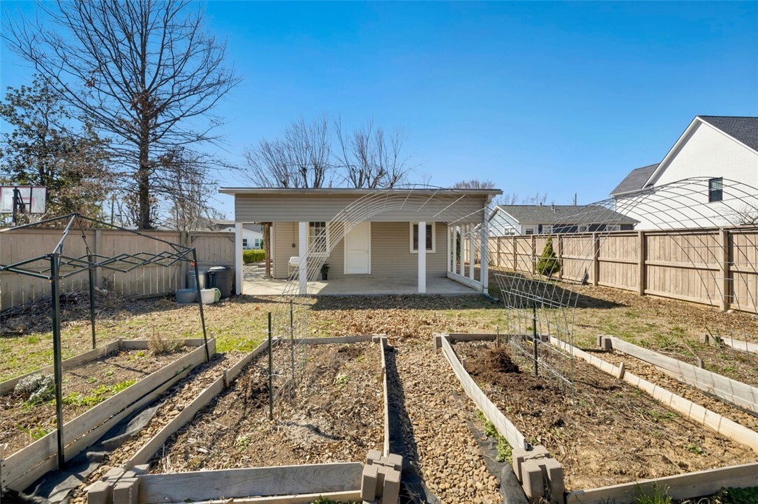 Property Photo:  706 NW B Street  AR 72712 