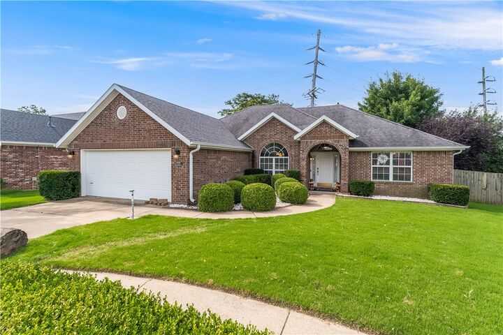 Property Photo: 2807 Foxwood Drive AR 72762