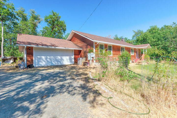 Property Photo:  5626 Lake Shore Drive  OR 97538 