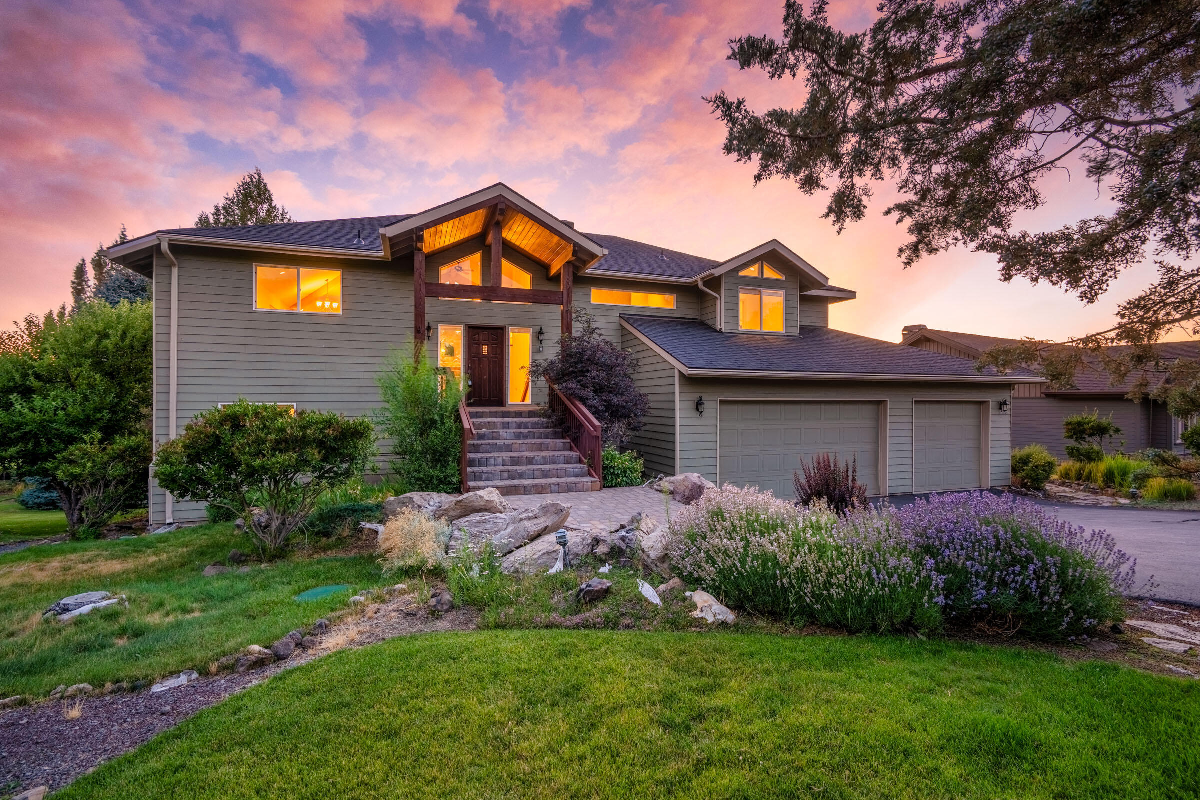 Property Photo: 1927 Mountain Quail Drive OR 97756